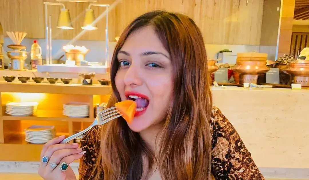 khushi mukherjee santy controversy — IN news