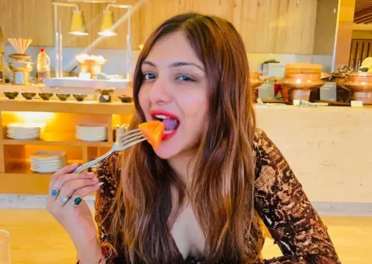 khushi mukherjee santy controversy — IN news