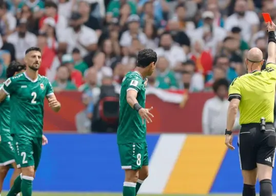 Senegal salvage hopes of World Cup last-32 place with rout of 10-man Iraq