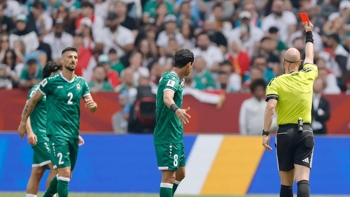 Senegal salvage hopes of World Cup last-32 place with rout of 10-man Iraq