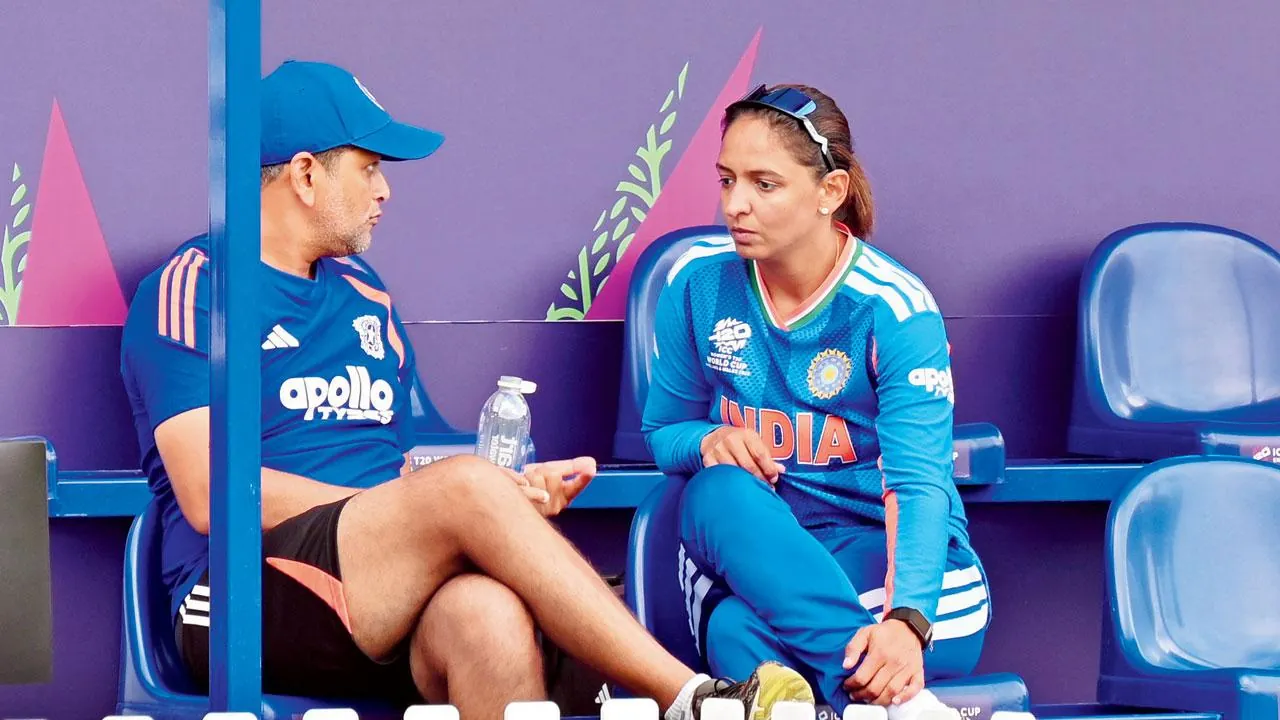 Captain Harmanpreet Kaur and coach Amol Muzumdar in the dugout after India’s loss at Lord’s on Sunday. Pic/Bipin Patel