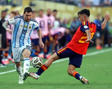 Lionel Messi is tackled by Pedro Porro.