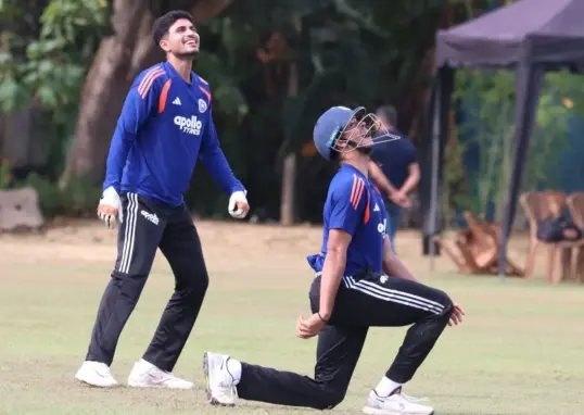 Double blow! Shubman Gill's injury scare alarms India